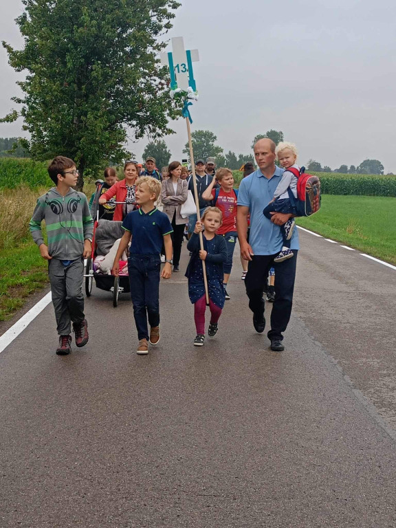 Piesza pielgrzymka na Jasną Górę z Komarówki (2)