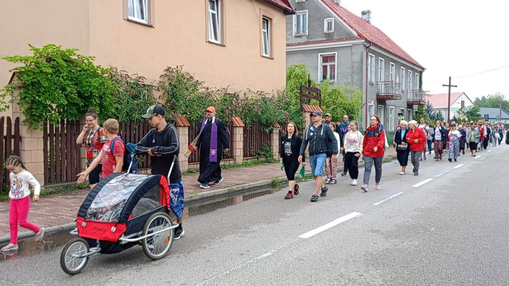 Piesza pielgrzymka na Jasną Górę z Komarówki (2)