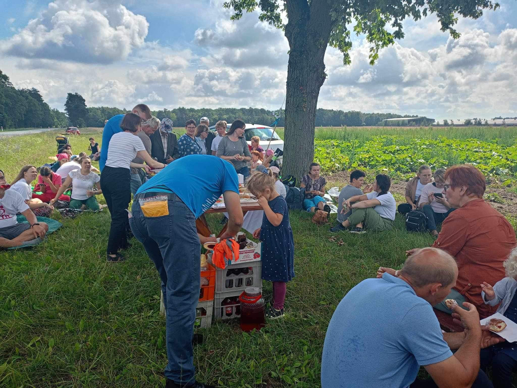 Piesza pielgrzymka na Jasną Górę z Komarówki (2)