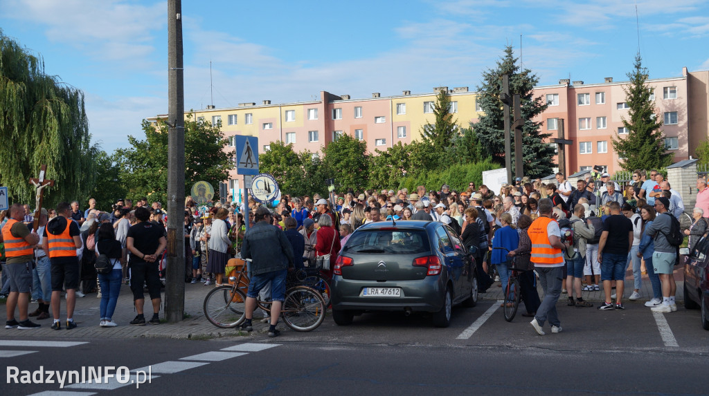 Wyjście pątników z Radzynia