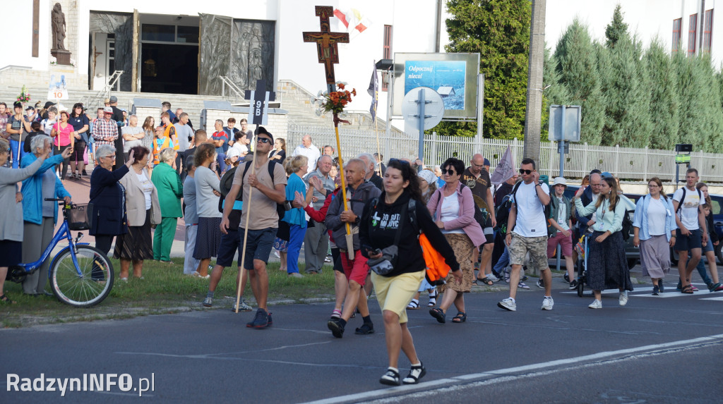 Wyjście pątników z Radzynia