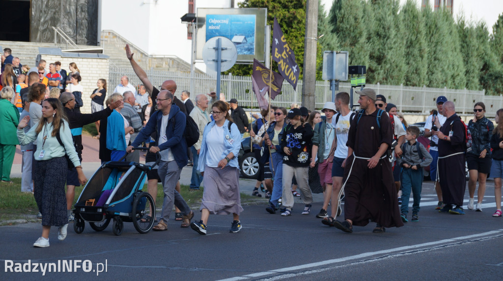 Wyjście pątników z Radzynia