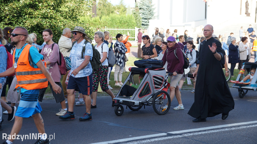 Wyjście pątników z Radzynia