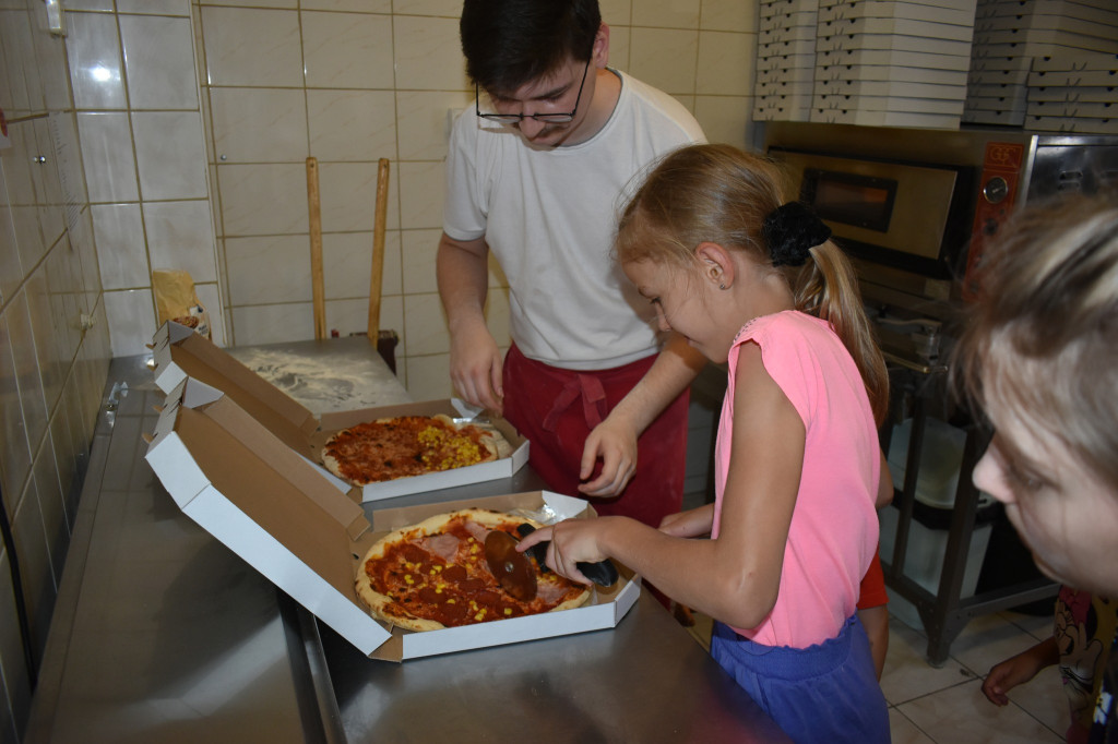 Warsztaty robienia pizzy dla dzieci z gminy Wohyń