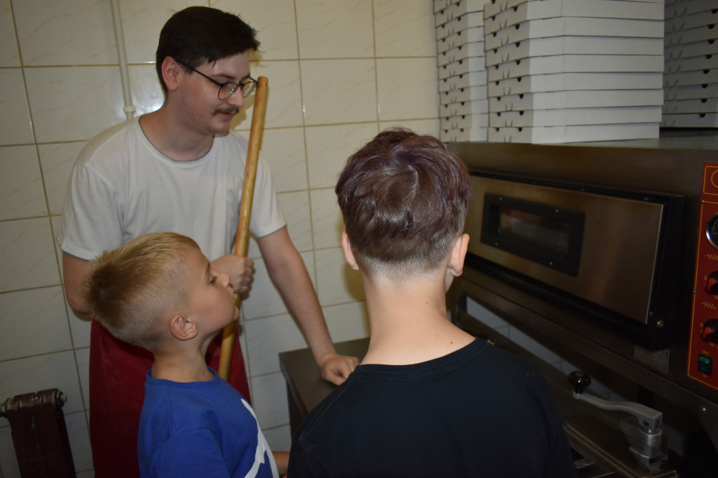 Warsztaty robienia pizzy dla dzieci z gminy Wohyń