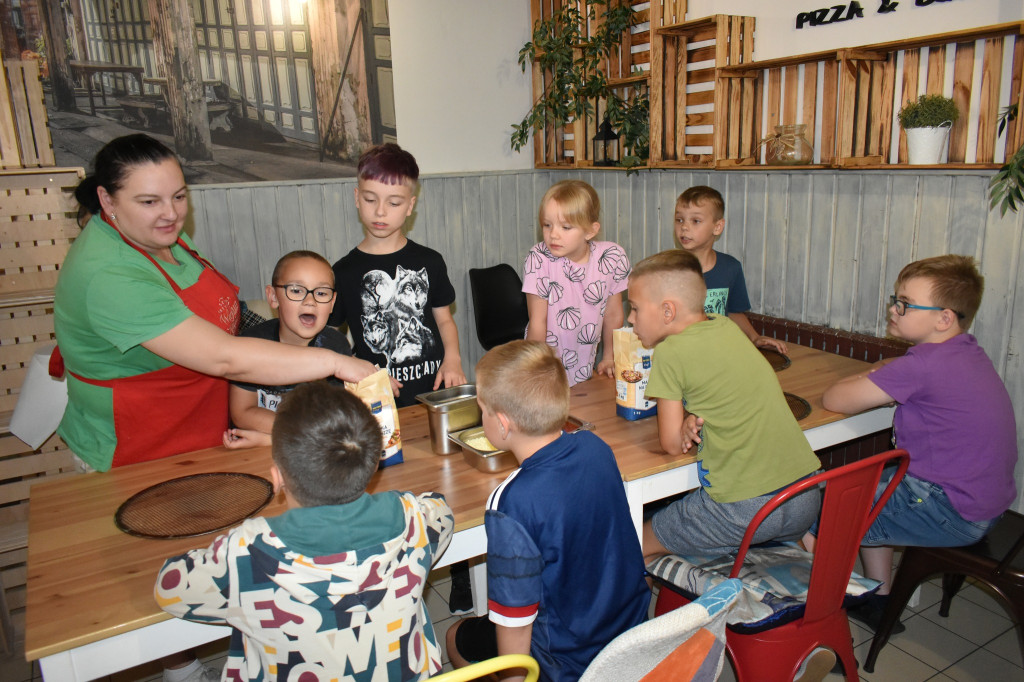 Warsztaty robienia pizzy dla dzieci z gminy Wohyń