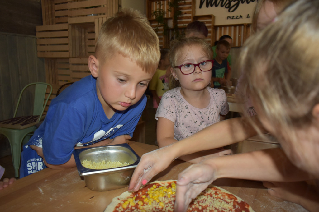 Warsztaty robienia pizzy dla dzieci z gminy Wohyń
