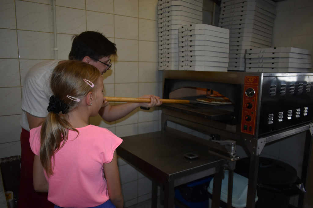 Warsztaty robienia pizzy dla dzieci z gminy Wohyń