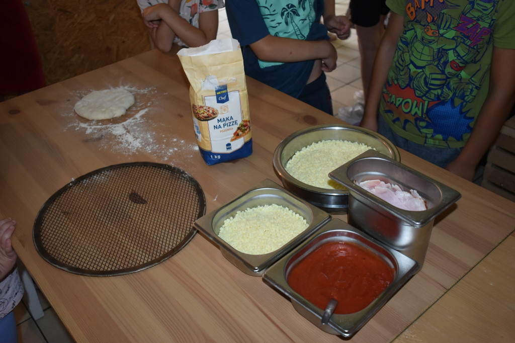 Warsztaty robienia pizzy dla dzieci z gminy Wohyń