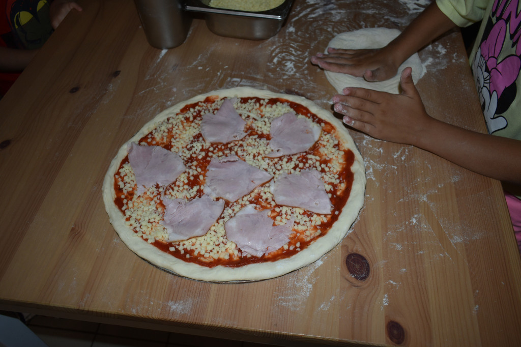 Warsztaty robienia pizzy dla dzieci z gminy Wohyń