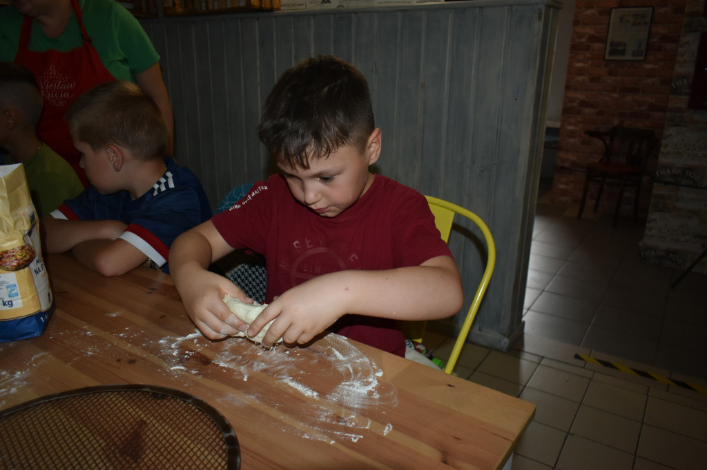 Warsztaty robienia pizzy dla dzieci z gminy Wohyń