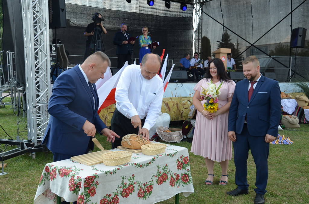 Dożynki gminno-parafialne w Ulanie-Majoracie