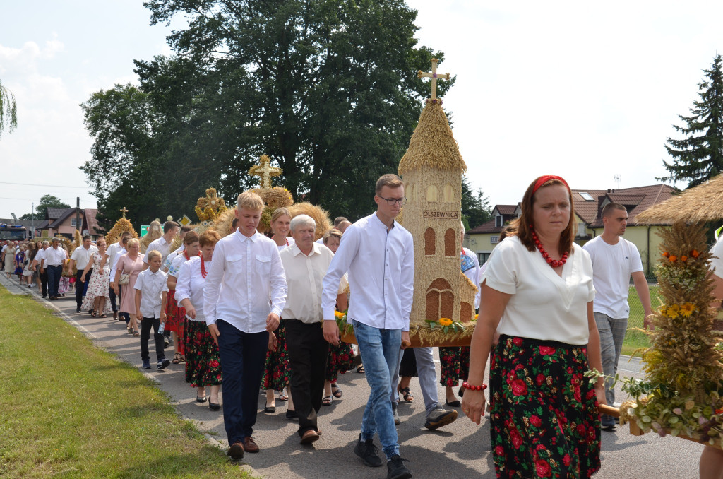 Dożynki gminno-parafialne w Ulanie-Majoracie