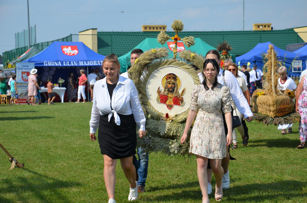 Dożynki gminno-parafialne w Ulanie-Majoracie