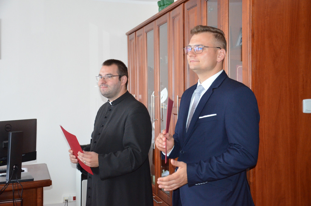 Akty mianowania nauczycieli i nominacje dyrektorów