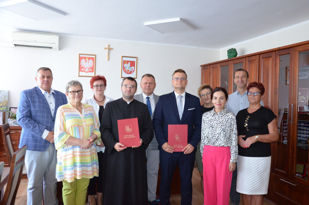 Akty mianowania nauczycieli i nominacje dyrektorów