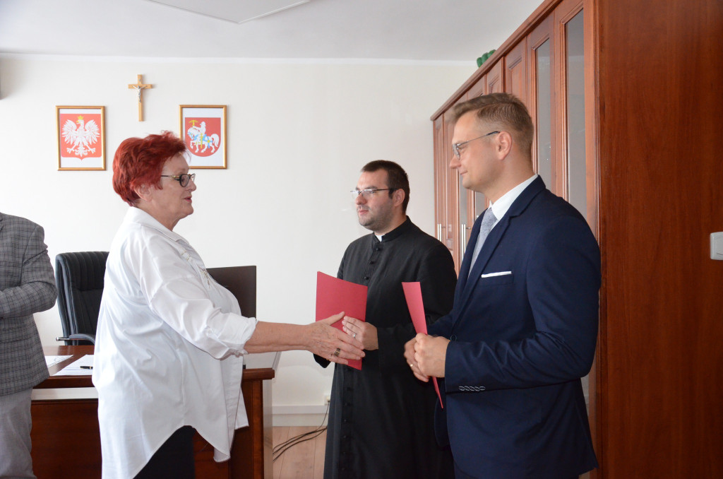 Akty mianowania nauczycieli i nominacje dyrektorów