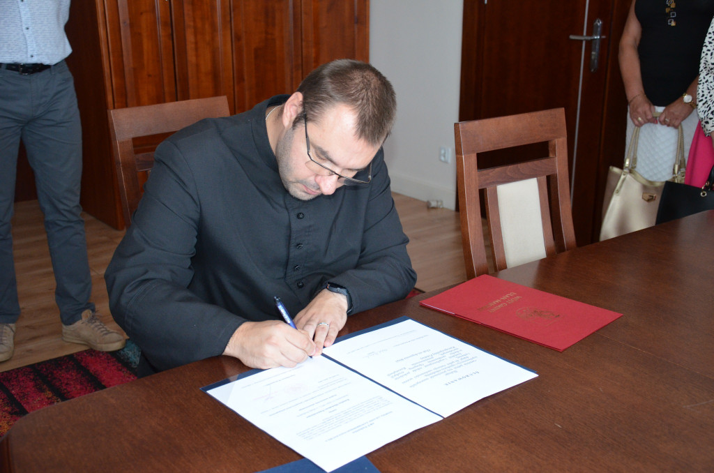 Akty mianowania nauczycieli i nominacje dyrektorów