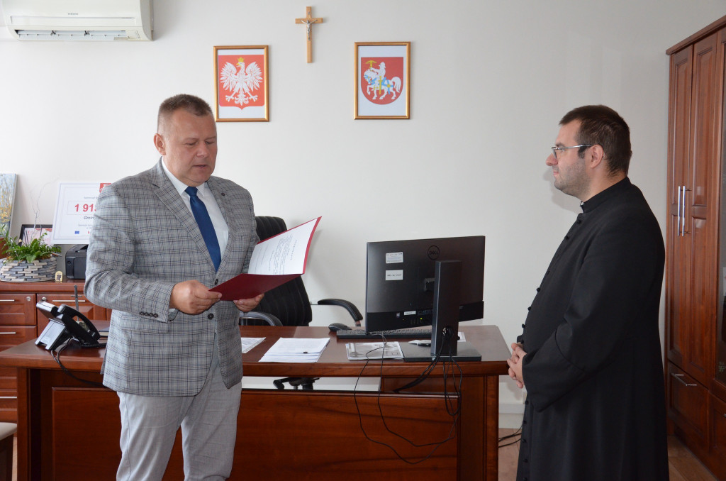 Akty mianowania nauczycieli i nominacje dyrektorów
