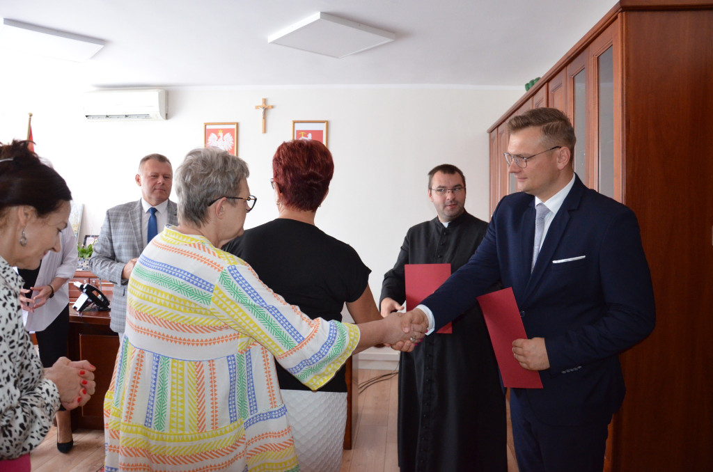 Akty mianowania nauczycieli i nominacje dyrektorów