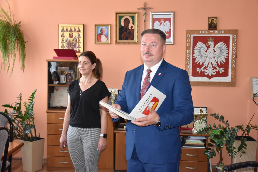 Akty mianowania nauczycieli i nominacje dyrektorów