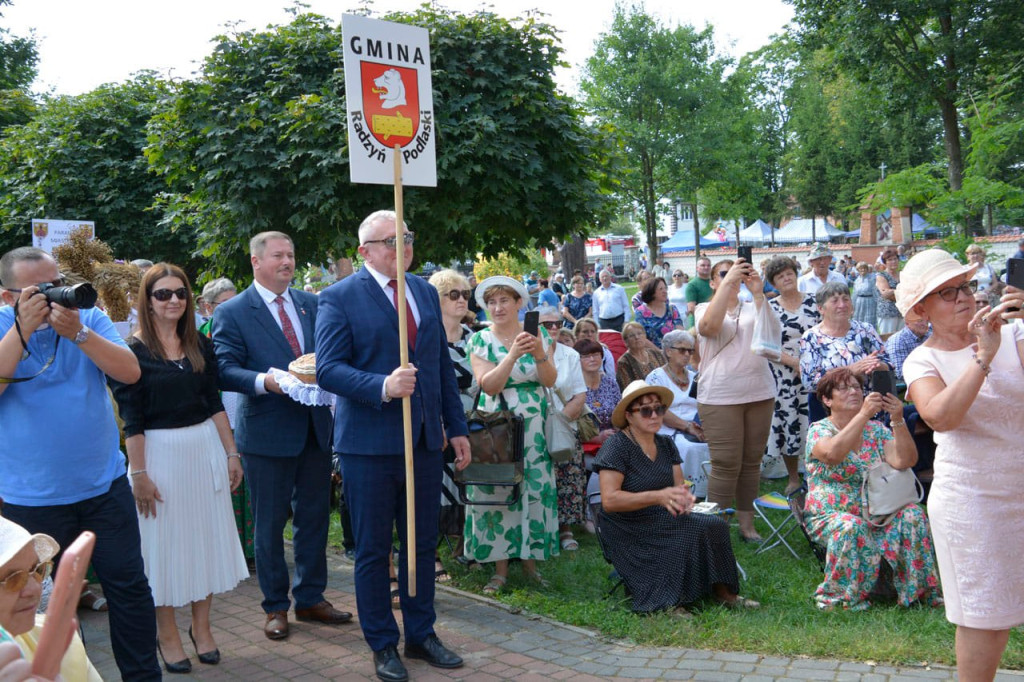 Delegacja gminy Radzyń na dożynkach diecezjalnych
