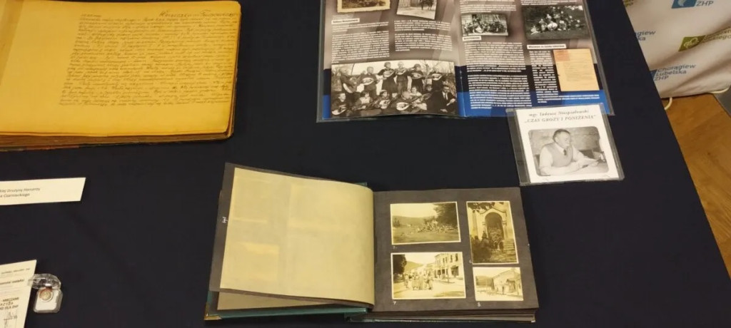 Harcerki z I LO na konferencji 