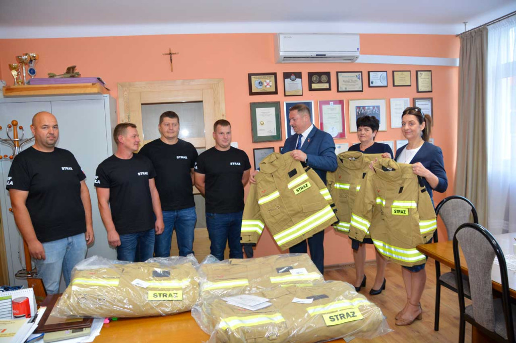Wręczenie wyposażenia nowo powstałej OSP w Białej