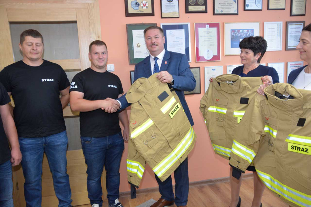 Wręczenie wyposażenia nowo powstałej OSP w Białej