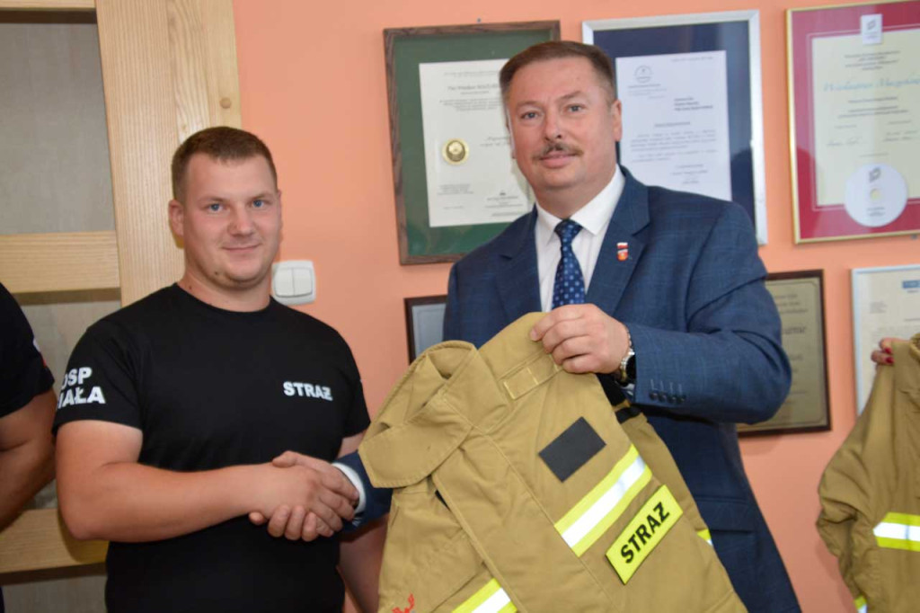 Wręczenie wyposażenia nowo powstałej OSP w Białej