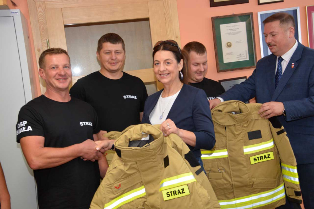 Wręczenie wyposażenia nowo powstałej OSP w Białej