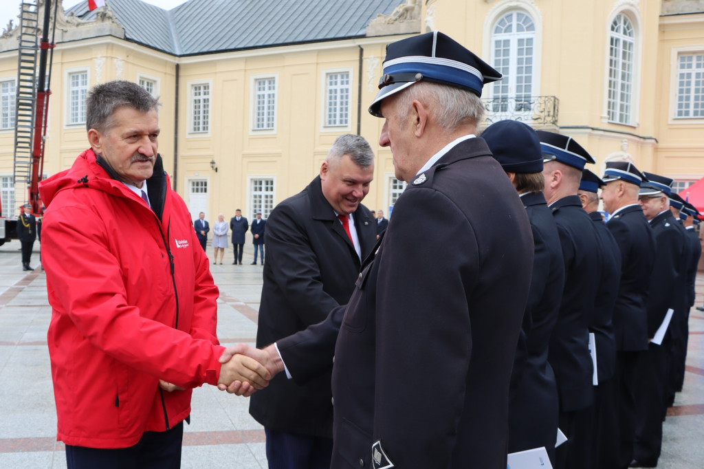 Przekazanie quadów strażakom z powiatu
