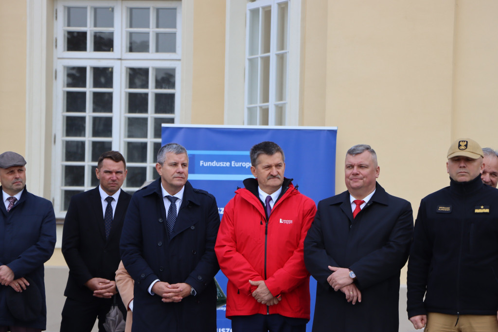 Przekazanie quadów strażakom z powiatu