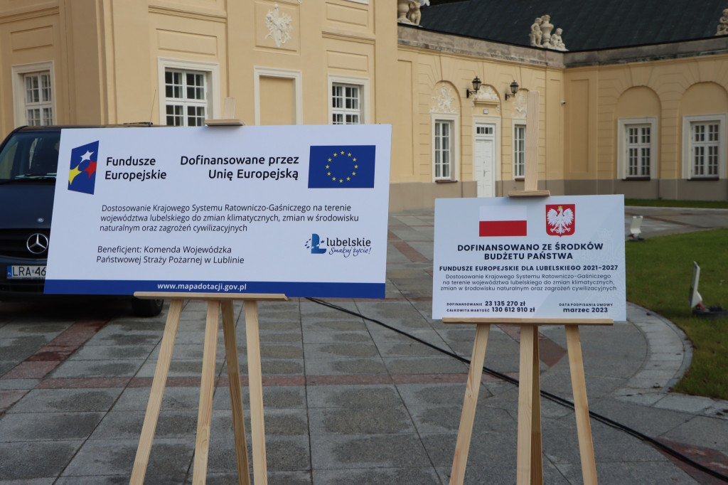 Przekazanie quadów strażakom z powiatu