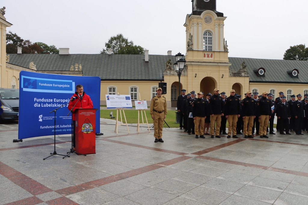 Przekazanie quadów strażakom z powiatu