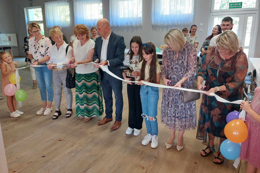 Otwarcie kącika dla dzieci w Ostrówkach