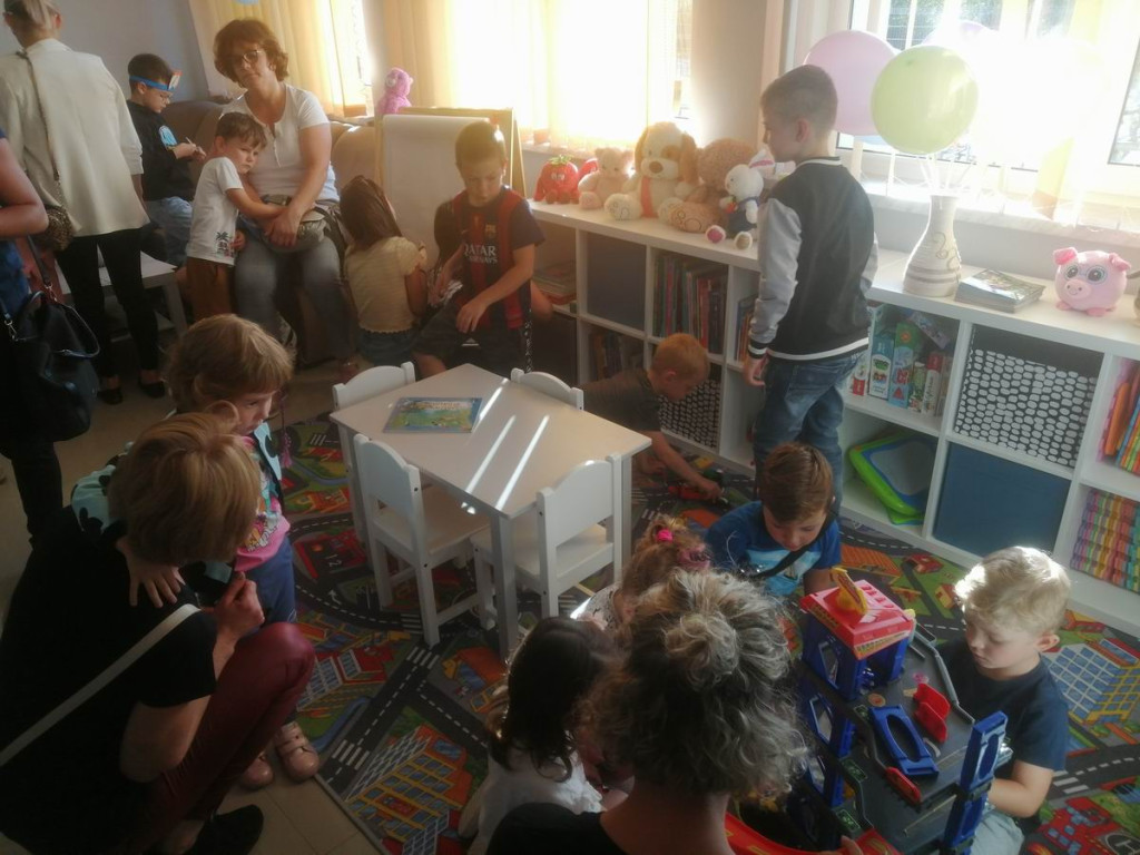 Otwarcie kącika dla dzieci w Ostrówkach