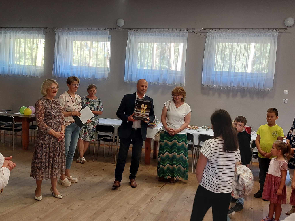 Otwarcie kącika dla dzieci w Ostrówkach