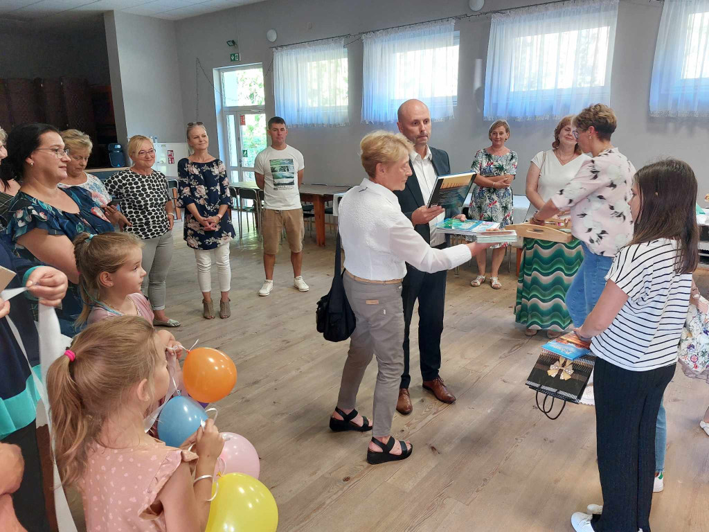Otwarcie kącika dla dzieci w Ostrówkach
