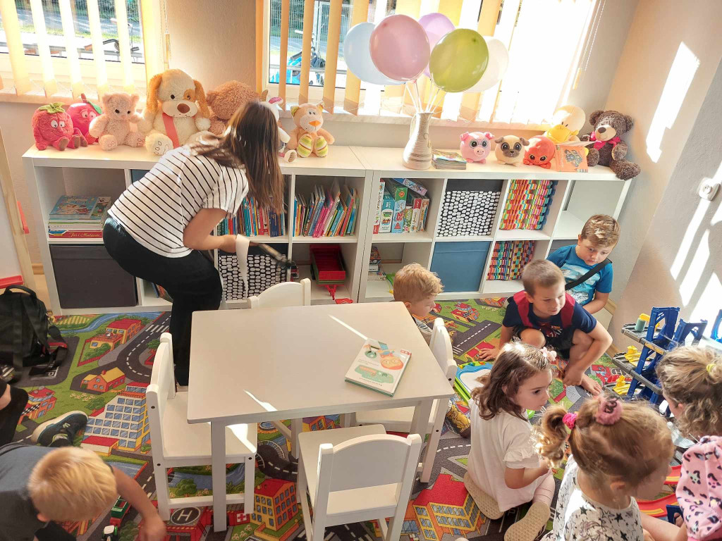 Otwarcie kącika dla dzieci w Ostrówkach