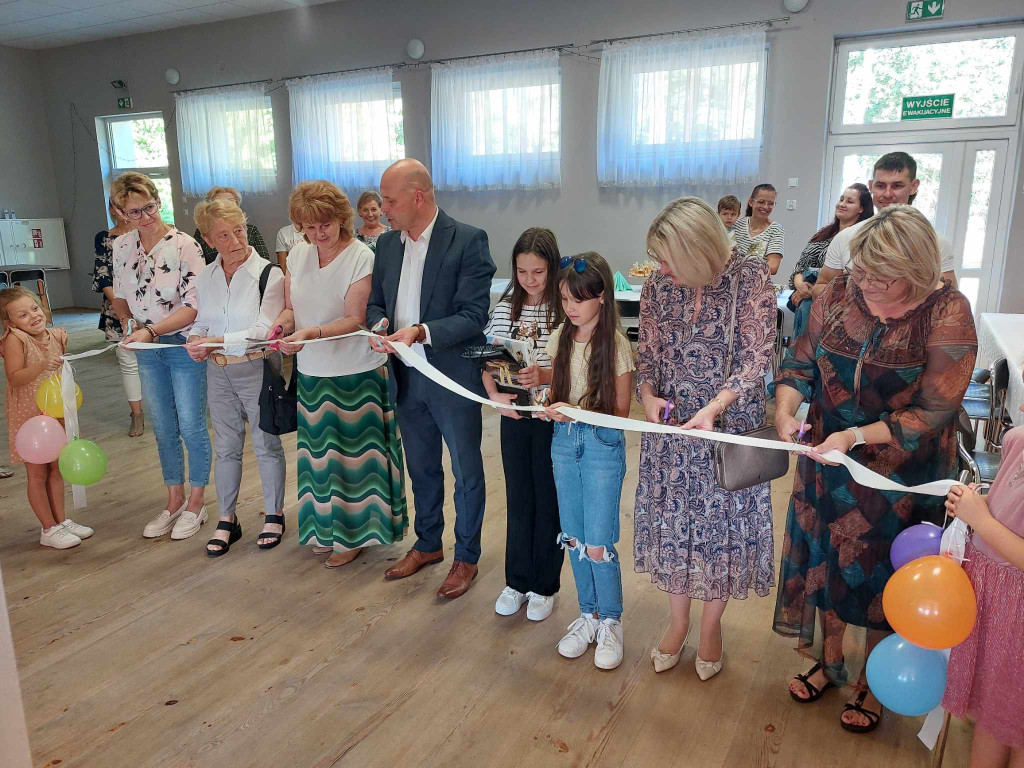 Otwarcie kącika dla dzieci w Ostrówkach