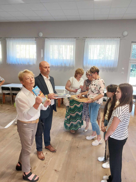 Otwarcie kącika dla dzieci w Ostrówkach