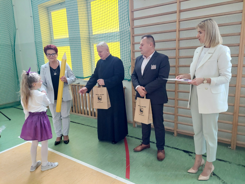 Uroczyste pasowanie na ucznia w SP w Domaszewnicy