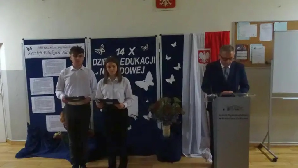 Dzień Edukacji Narodowej w LO w Komarówce
