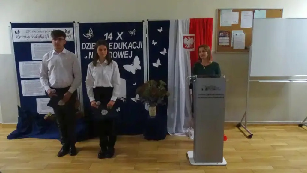 Dzień Edukacji Narodowej w LO w Komarówce
