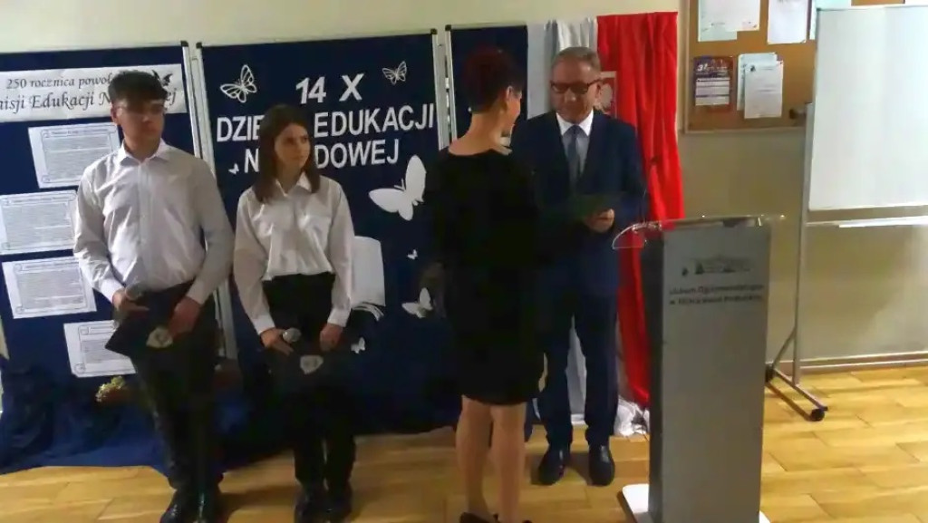 Dzień Edukacji Narodowej w LO w Komarówce