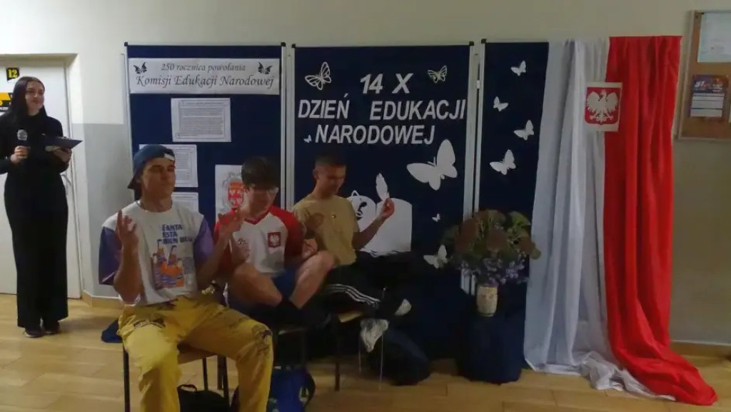 Dzień Edukacji Narodowej w LO w Komarówce