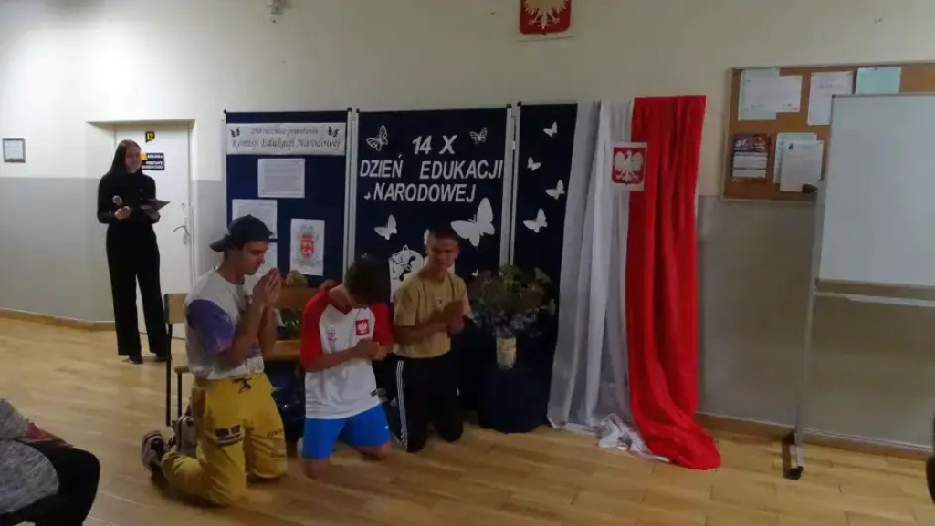 Dzień Edukacji Narodowej w LO w Komarówce