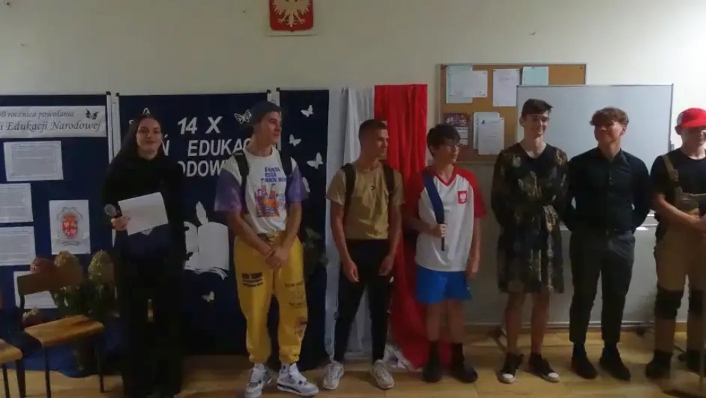 Dzień Edukacji Narodowej w LO w Komarówce