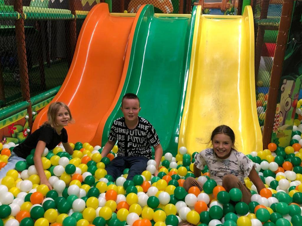 Wycieczka SP w Domaszewnicy do teatru w Siedlcach